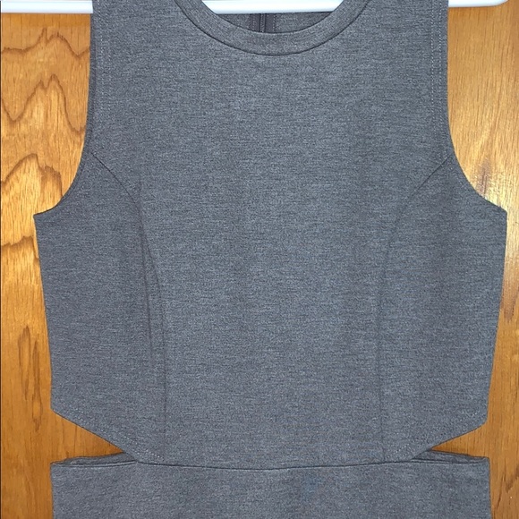 Dress with side cut out - Picture 5 of 6